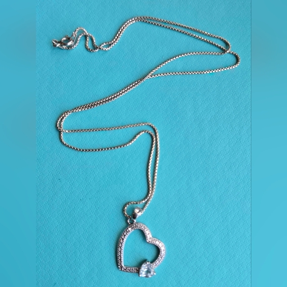 Elegant 925 Silver Heart Pendant Necklace - Picture 1 of 3